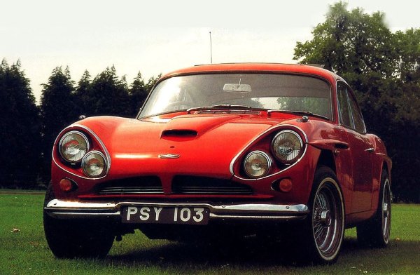 Моделът Jensen CV8 излиза през първата половина на 60-те години.